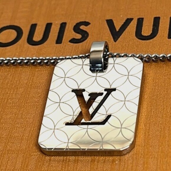 Louis Vuitton Pendantif Champs Elysees PM Necklace - Picture 1 of 13
